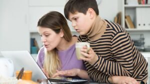 Why Limited Time Is the Biggest Challenge for Parents Starting an Online Business